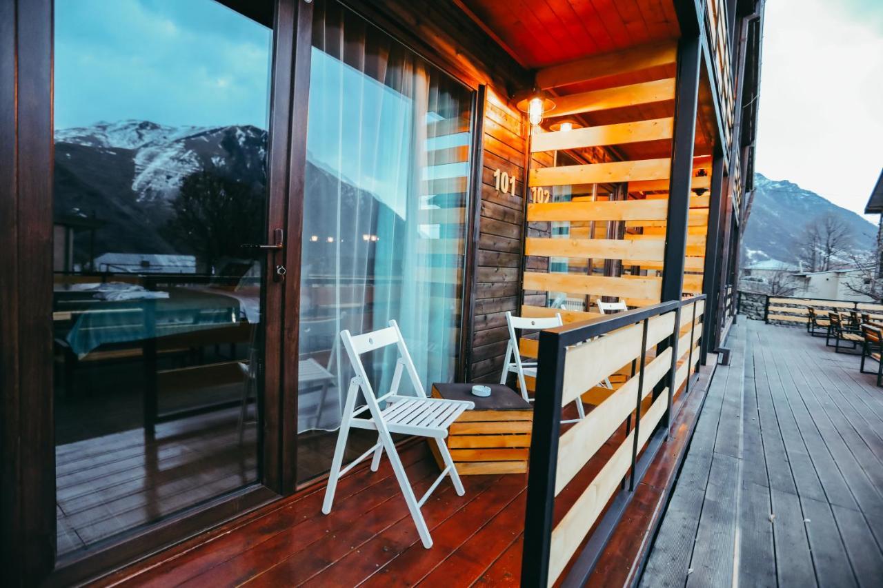 Wooden Hotel Kazbegi Exterior photo