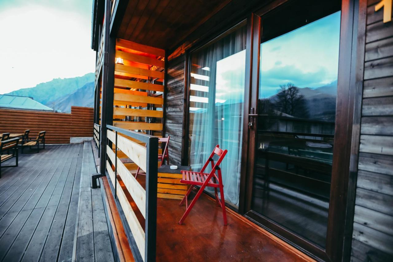 Wooden Hotel Kazbegi Exterior photo